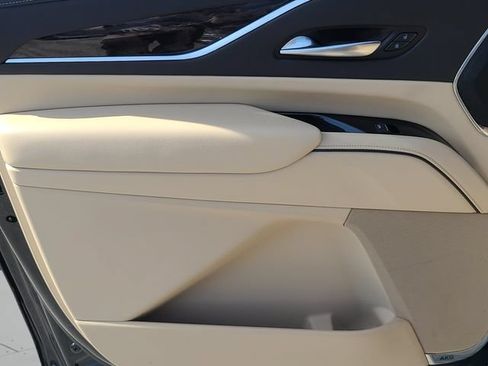 Used 2023 Cadillac Escalade ESV Premium Luxury RWD image 22
