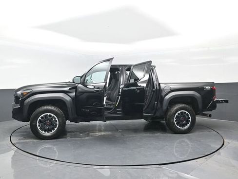 Used 2024 Toyota Tacoma TRD Off-Road image 38