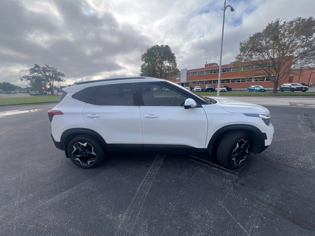 Used 2024 Kia Seltos EX AWD/4WD image 3