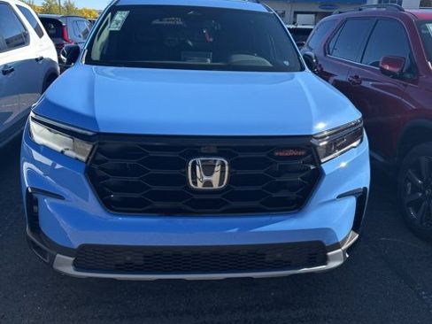 New 2025 Honda Pilot TrailSport image 2