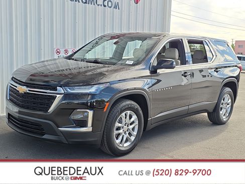 Used 2022 Chevrolet Traverse LS image 3