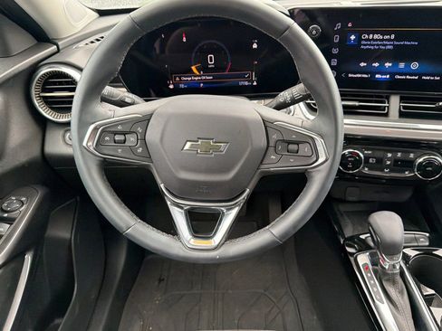 Used 2025 Chevrolet Trax ACTIV w/ Sunroof Package FWD image 16