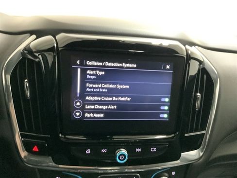 Used 2023 Chevrolet Traverse High Country image 39