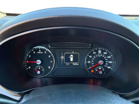 Used 2018 Kia Sorento L image 16