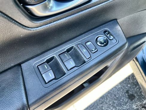 Used 2025 Honda CR-V LX image 17