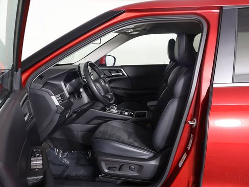 Used 2024 Mitsubishi Outlander SE Black Edition image 29