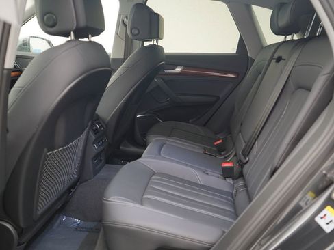 Used 2023 Audi Q5 2.0T Premium w/ Convenience Package image 7