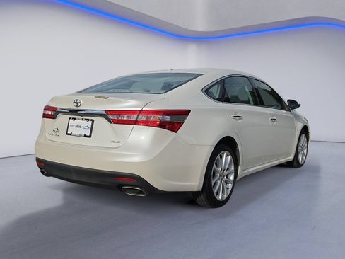 Used 2013 Toyota Avalon XLE Touring w/ Preferred Accessory Package FWD image 6
