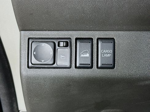 Used 2018 Nissan Frontier SV w/ Value Truck Package AWD/4WD image 17