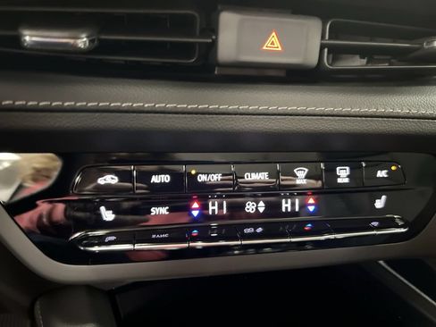 Used 2023 Buick Envision Preferred FWD image 15