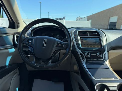 Used 2018 Lincoln MKX Select w/ Select Plus Package AWD/4WD image 23