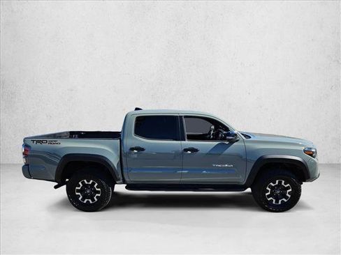 Used 2022 Toyota Tacoma TRD Off-Road w/ Technology Package image 4