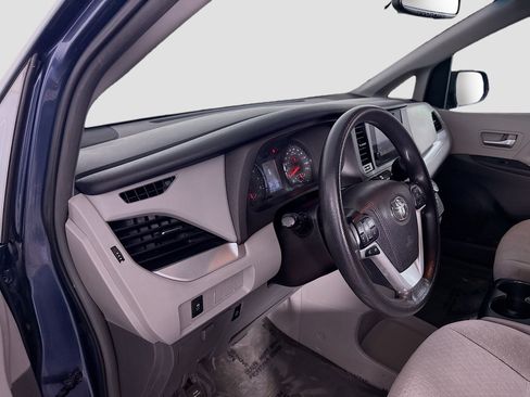 Used 2017 Toyota Sienna LE FWD image 22