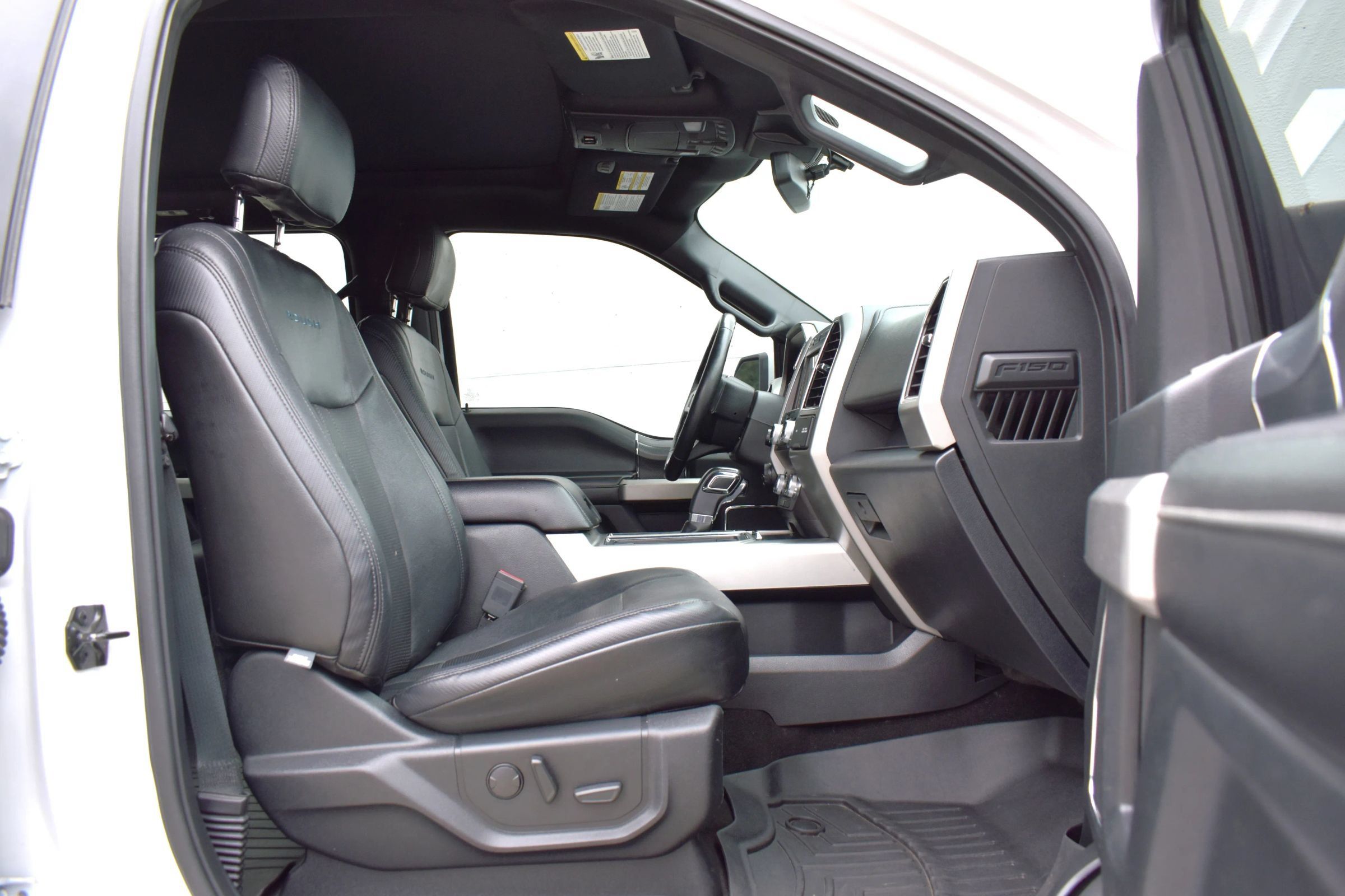 Used 2019 Ford F150 Lariat w/ Equipment Group 502A Luxury AWD/4WD image 32