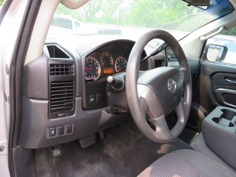 Used 2015 Nissan Titan SV w/ Tow Package image 7