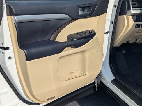 Used 2016 Toyota Highlander XLE image 10