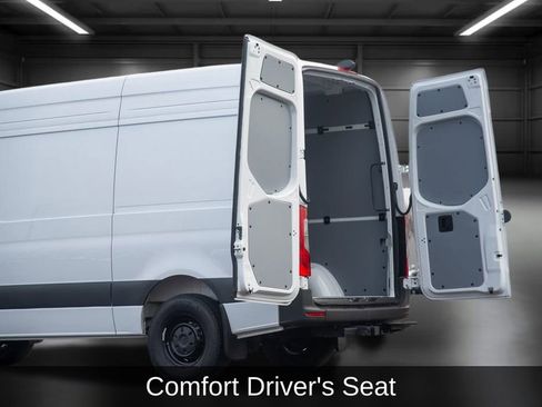 Used 2025 Mercedes-Benz Sprinter 2500 image 21