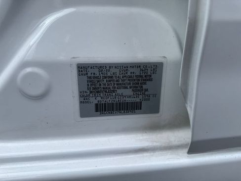 Used 2022 Nissan Versa SV FWD image 20