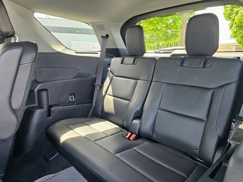 Used 2023 Ford Explorer XLT w/ Equipment Group 202A AWD/4WD image 24