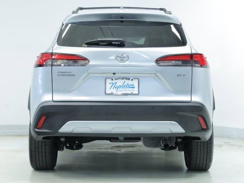 Used 2022 Toyota Corolla Cross XLE image 7