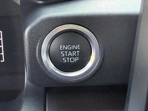 Certified 2026 Toyota 4Runner SR5 AWD/4WD image 33