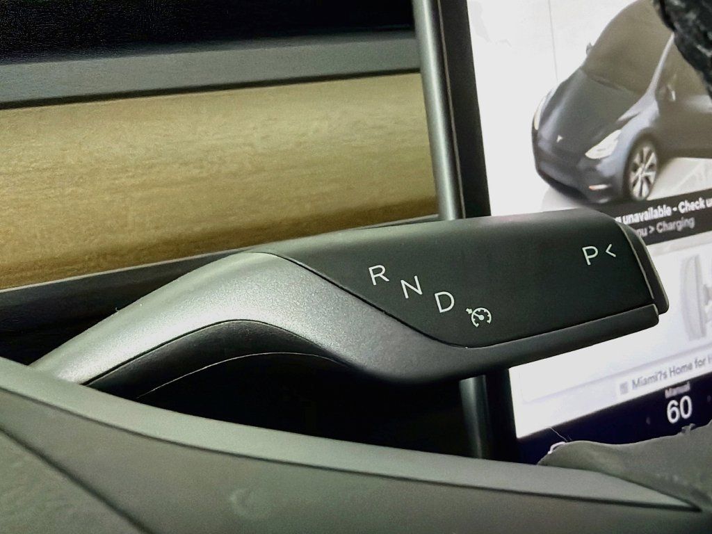 Used 2022 Tesla Model Y Long Range AWD/4WD image 17