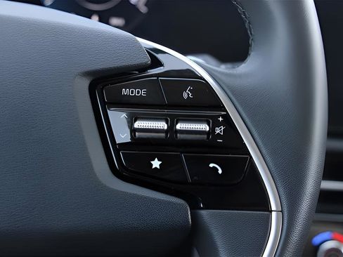 Certified 2024 Kia Niro Wind FWD image 18