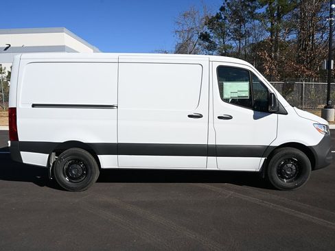 Used 2025 Mercedes-Benz Sprinter 2500 image 24