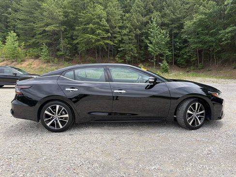 Used 2022 Nissan Maxima SV w/ Floor Mat Group FWD image 18