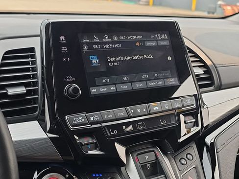 Used 2024 Honda Odyssey Elite image 16