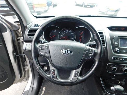 Used 2014 Kia Sorento LX image 17