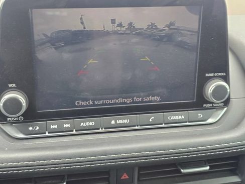 Used 2022 Nissan Rogue S FWD image 23
