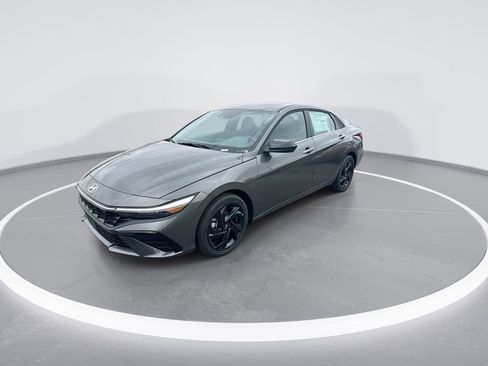 New 2026 Hyundai Elantra SEL Sport FWD image 4