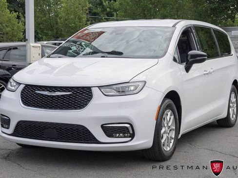 Used 2025 Chrysler Pacifica Select FWD image 14
