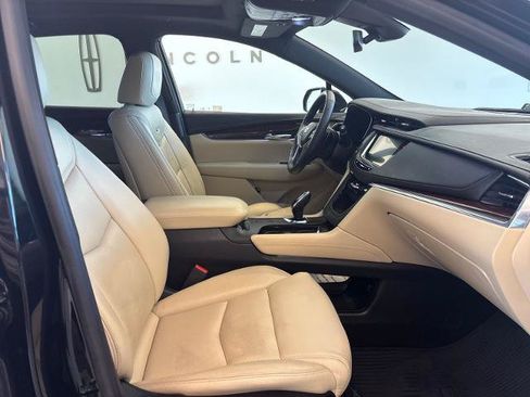 Used 2017 Cadillac XT5 Luxury w/ Driver Awareness Package FWD image 6