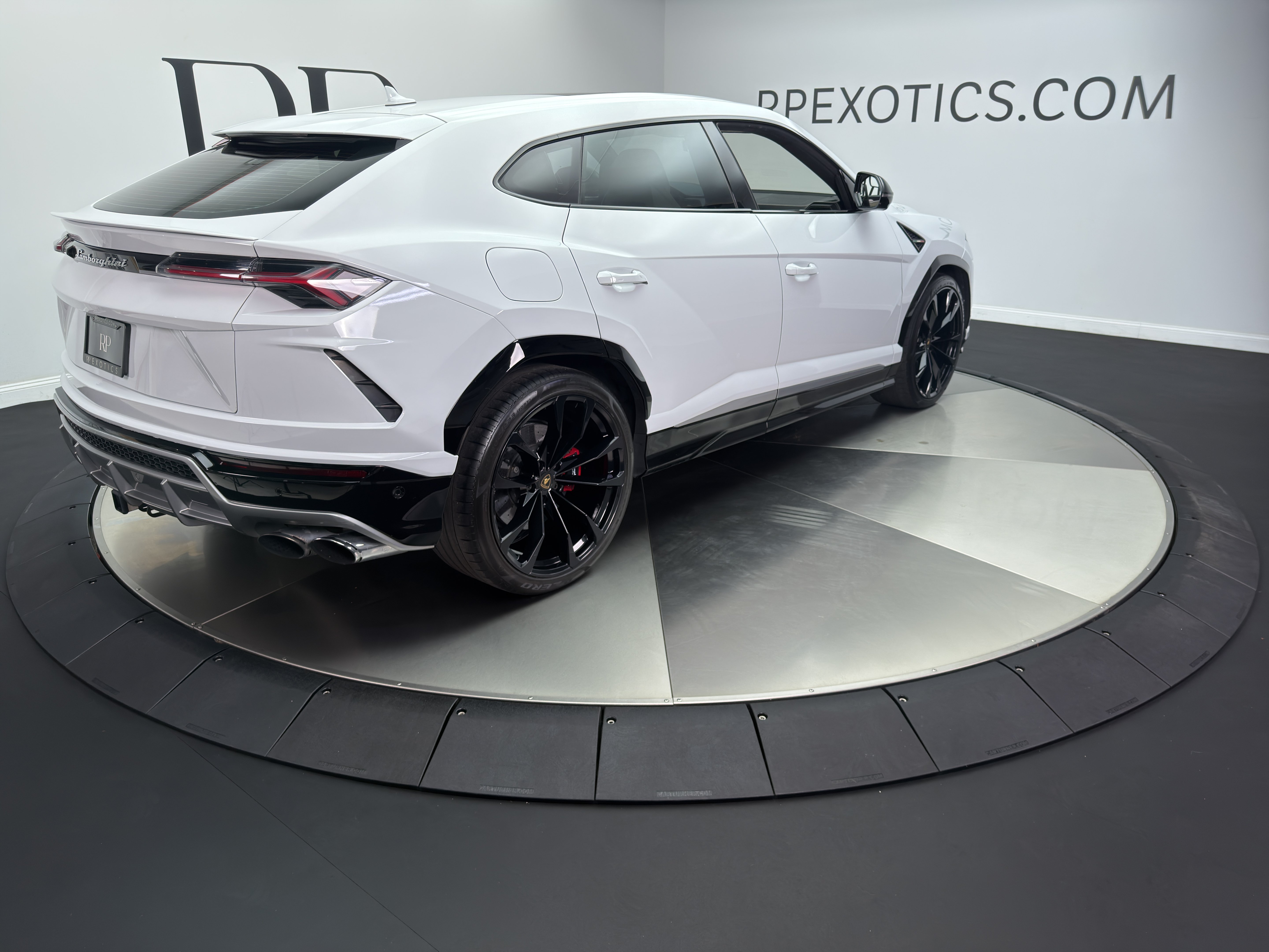 Used 2019 Lamborghini Urus AWD/4WD image 18