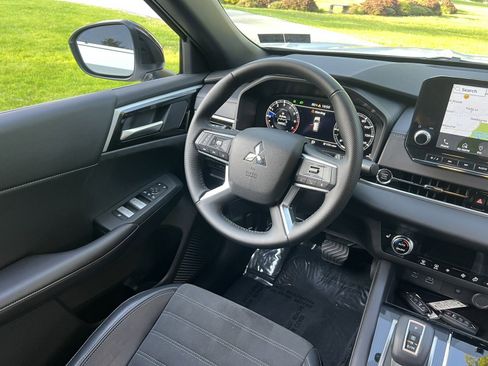 Used 2024 Mitsubishi Outlander SE Black Edition AWD/4WD image 13