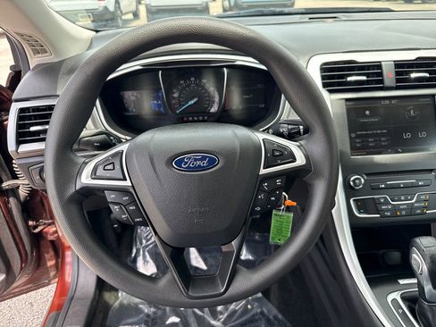 Used 2016 Ford Fusion SE FWD image 14