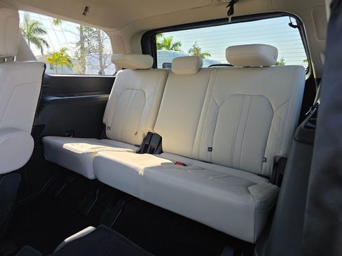 Used 2020 Ford Expedition Platinum image 18