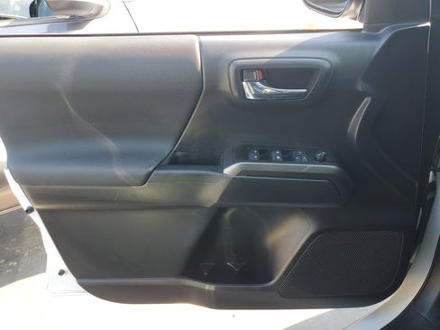 Used 2022 Toyota Tacoma TRD Sport image 29