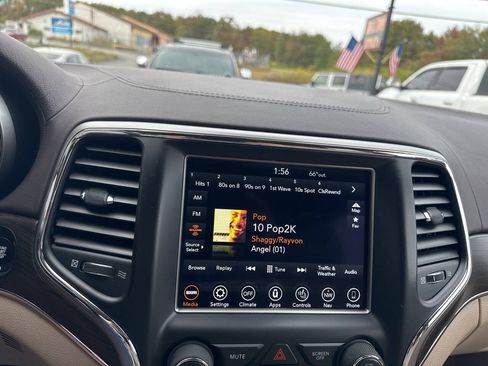 Used 2018 Jeep Grand Cherokee Overland AWD/4WD image 29