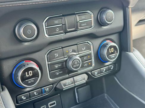 Used 2024 Chevrolet Tahoe High Country AWD/4WD image 22