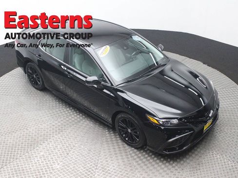 Used 2023 Toyota Camry SE image 3