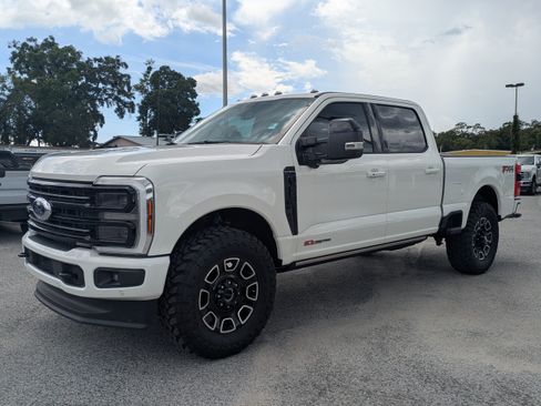 Used 2025 Ford F350 Platinum w/ FX4 Off-Road Package AWD/4WD image 8