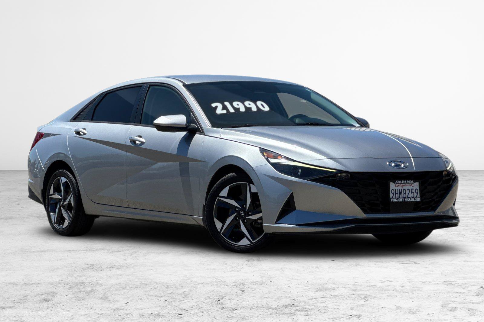 Used 2023 Hyundai Elantra SEL w/ Convenience Package FWD image 2