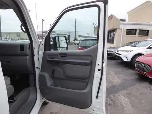 Used 2016 Nissan NV 3500 S image 21