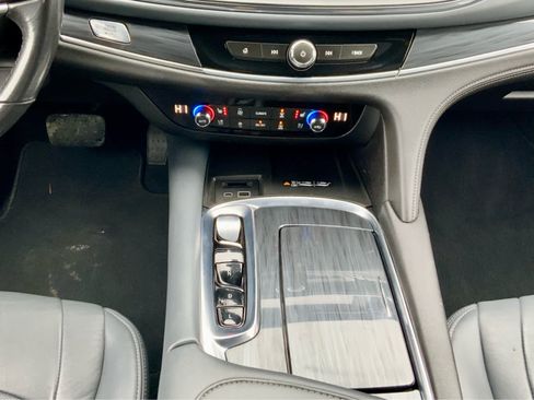 Used 2022 Buick Enclave Premium AWD/4WD image 42