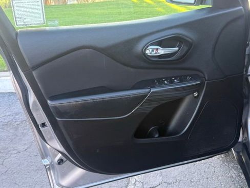 Used 2015 Jeep Cherokee Latitude image 7