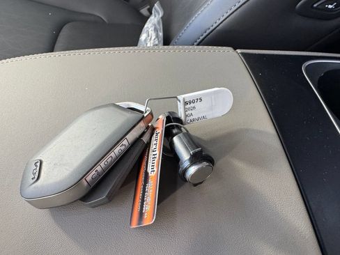 Used 2026 Kia Carnival SX FWD image 3