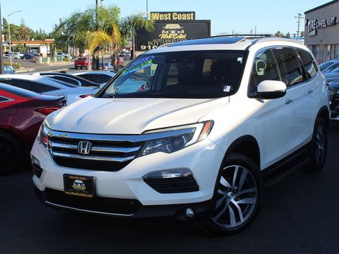 Used 2018 Honda Pilot Touring image 2